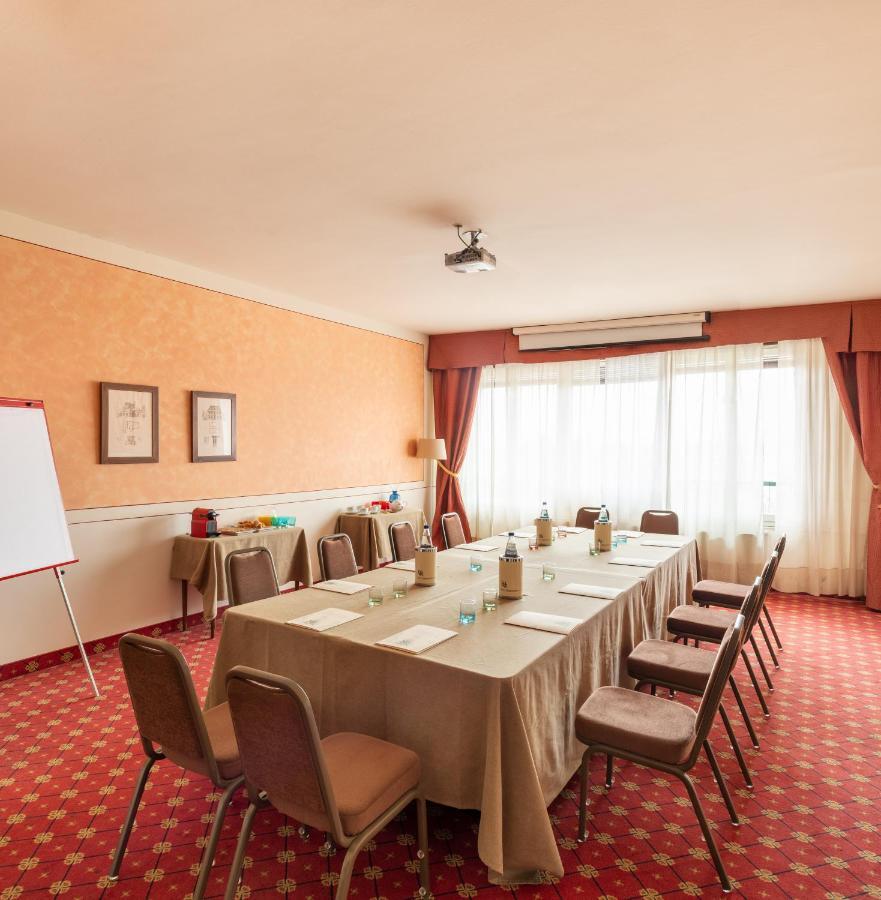 Hotel Ambasciatori Brescia Esterno foto